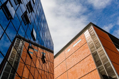 A Cafarelli Toulouse, les miroirs dialoguent avec le ciel.