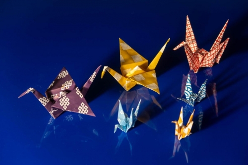 Origami sur un miroir azur - janvier 2026